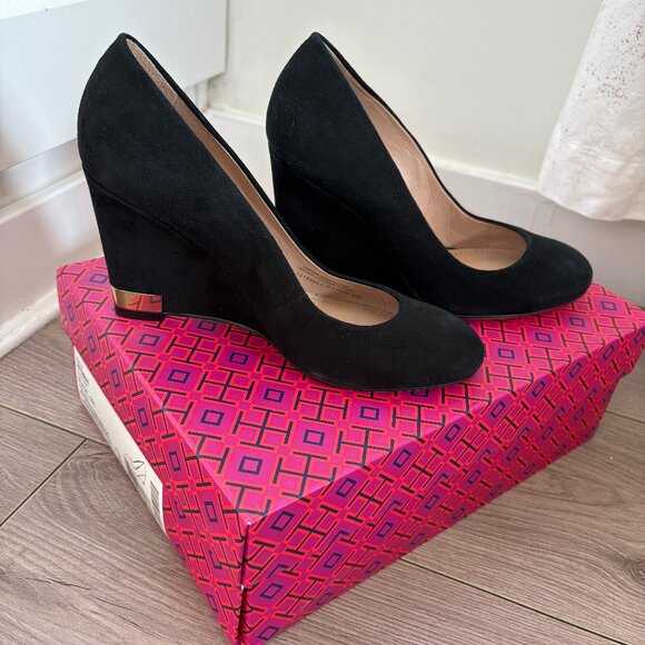 Tory Burch Black Suede Astoria Wedge - Picture 5 of 14